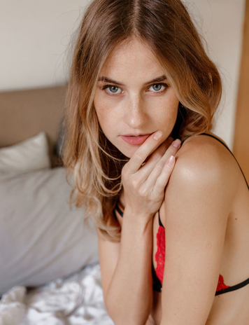 Presenting Corinna Monet